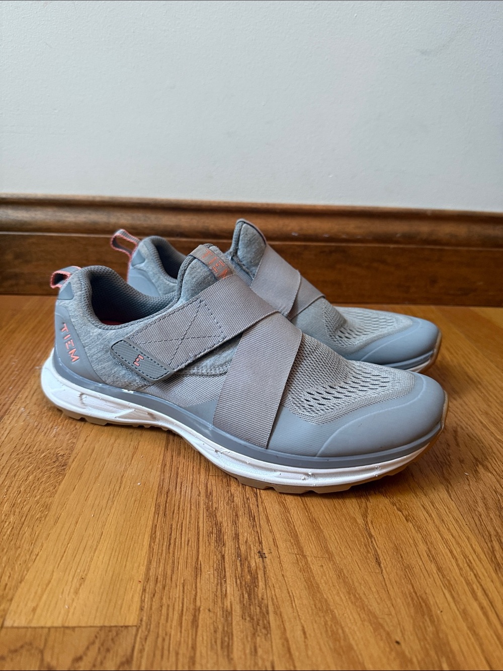 TIEM Shoes Adjustable Velcro Strap Gray Size 8.5